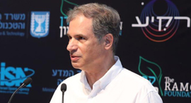 Eytan Stibbe speaks to an audience on Wednesday. Photo: PR