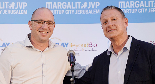 Erel Margalit of JVP (right) and Ohad Goldberg of AstraZeneca Israel. Photo: Ricky Rachman