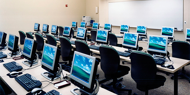 חדר מחשבים כיתת לימוד לימודי הייטק
