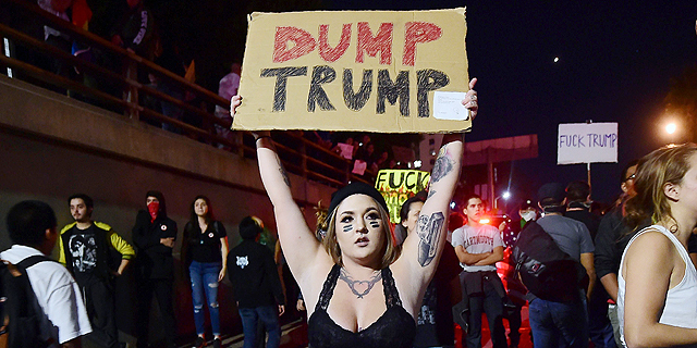 הפגנות נגד דונלד טראמפ לוס אנג'לס קליפורניה טראמפ זבל