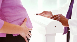 אשה ב היריון הריון רפואה רופא לידה