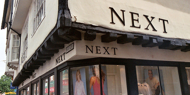 נקסט NEXT חברת אופנה בריטית
