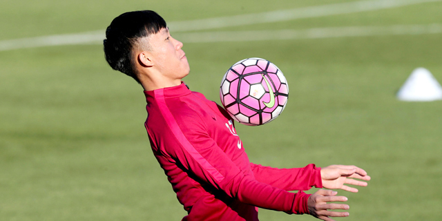 שחקן כדורגל סיני גוואנגזד'ו כדורגל סיני