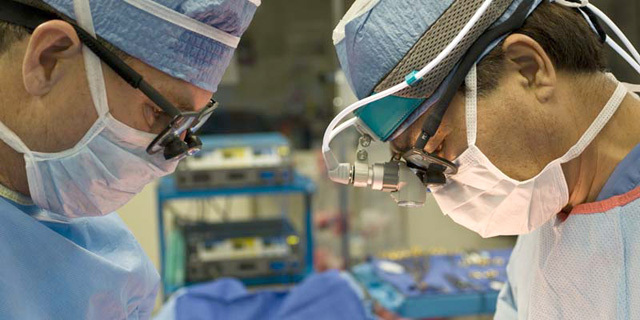 מוסף ניתוח מנתחים רופא רופאים חדר ניתוח