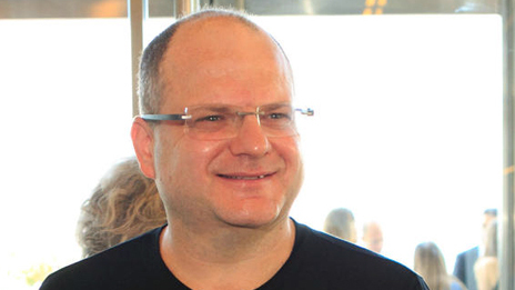 גיל שויד נגד המתווך של האלפיון: