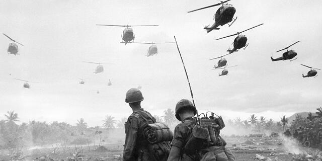 מוסף שבועי 10.10.17 מסוקים אמריקאיים חוזרים מ הפצצה ב מלחמת וייטנאם