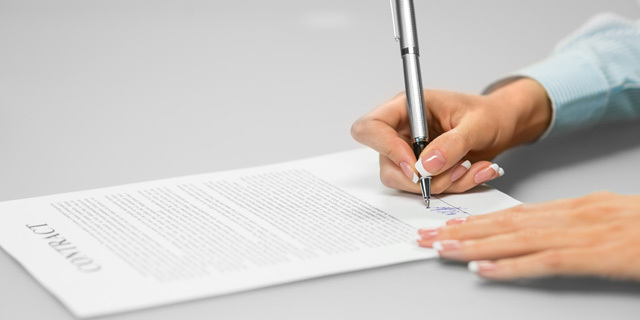 חתימה חתימה של אישה הסכם הסכמים