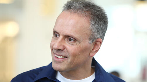 ג'וני סרוג'י סגן נשיא בכיר לטכנולוגיית חומרה אפל