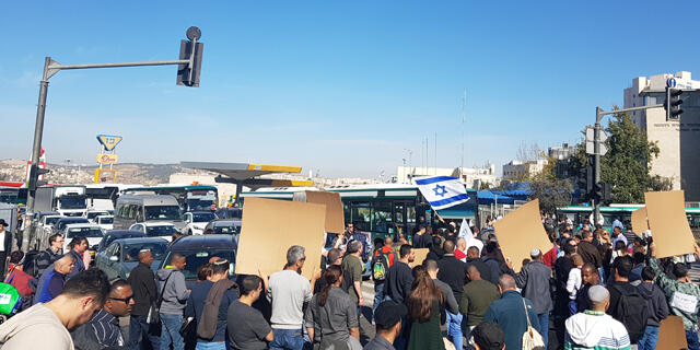 עובדי טבע חוסמים את אזור הכניסה ל ירושלים