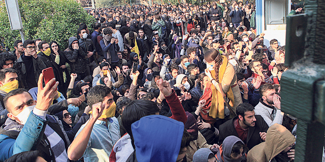 הפגנה מפגינים מחאה איראן 3
