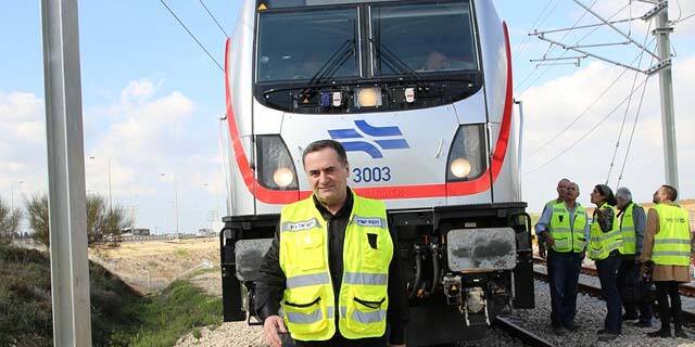 ישראל כץ בנסיעת קו הרכבת המהיר בין תל אביב לירושלים 1