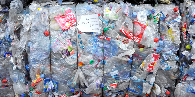 פסולת פלסטיק ב מתקן מיחזור צרפת