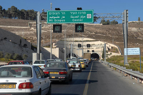 פקק תנועה עומס תנועה הכניסה לירושלים מנהרת הר הצופים