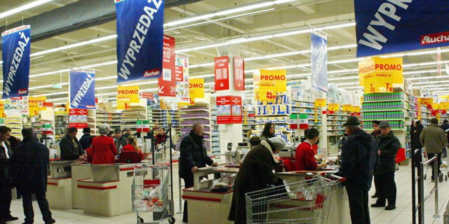 סופרמרקט ורשה פולין סגור בראשון 