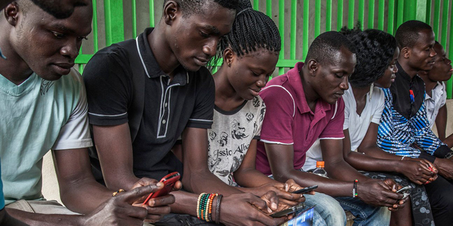 צעירים אפריקה אפריקאים סלולר