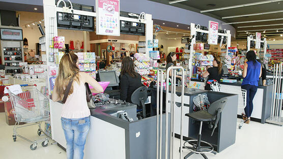 חנות בגדים של ביג שופ (צילום: גדי קבלו) חנות בגדים ביג שופ ב אשדוד