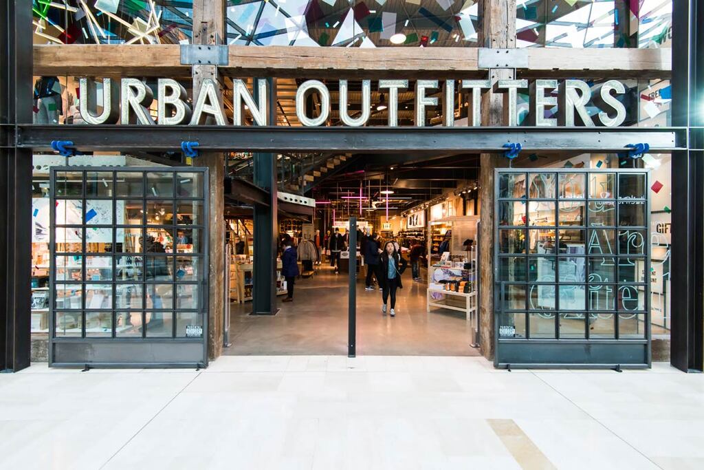 אורבן אאוטפיטרס Urban Outfitters אופנה