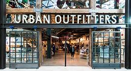 אורבן אאוטפיטרס Urban Outfitters אופנה