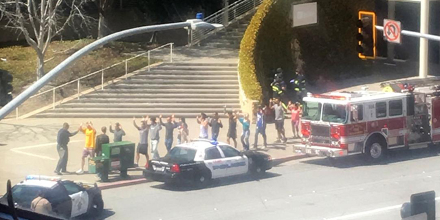 יריות ב מטה יוטיוב קליפורניה