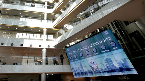 נעילה שלילית בבורסה, טבע עלתה ב-2.3%, אנלייט ירדה ב-2.8%