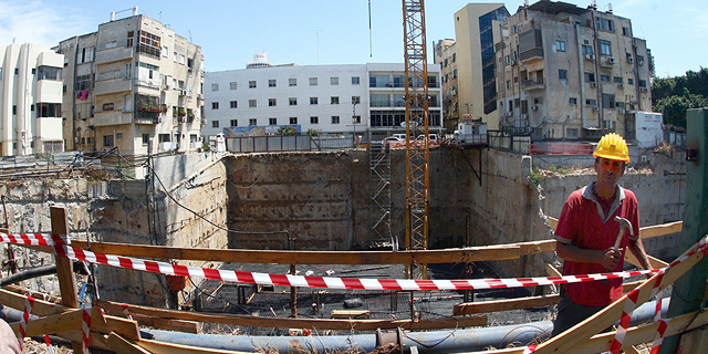 עבודות בנייה של מגדל מגורים הבור בפרישמן תל אביב