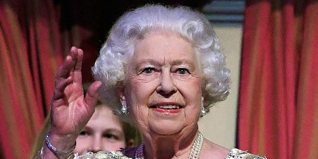 מלכת אנגליה אליזבת חוגגת 92 