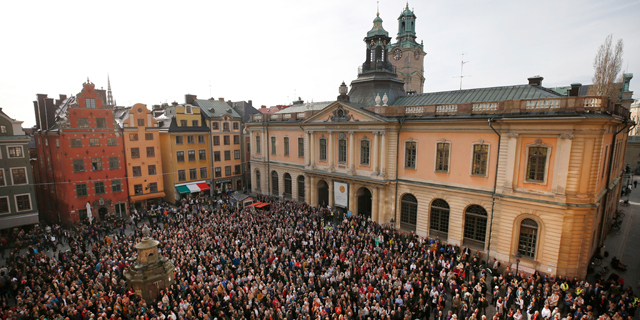 הפגנה מול האקדמיה השבדית שבדיה ב שטוקהולם בעקבות פרשת הטרדות מיניות פרס נובל לספרות