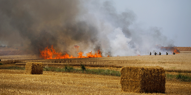 שריפה שדות עוטף עזה רצועת עזה הפגנות פלסטינים ליד קיבוץ מפלסים