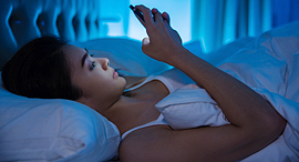 שימוש ב טלפון סלולרי ב מיטה