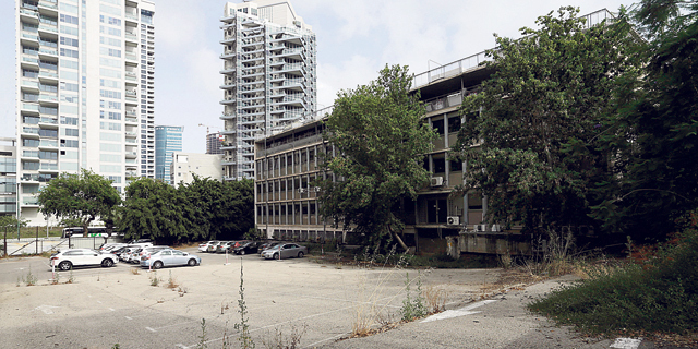 בניין משרדים ו מגרש חניה מיועד ל בניה תל אביב