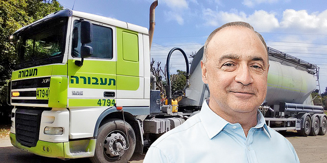 לן בלווטניק על רקע משאית חברת תעבורה