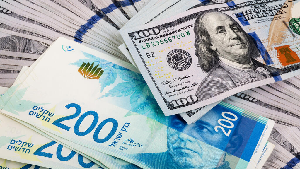 השאלה אינה איפה בנק ישראל, אלא האם יש לממשלה יכולת לנהל כלכלה שמתומחרת מחדש, ושחייבת להתאים למציאות (צילום: שאטרסטוק) שקל דולר מט"ח מטבע חוץ שער חליפין כסף מזומן