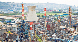 מוסף שבועי 28.6.18 מפעלים של בתי זיקוק זיהום אוויר מפרץ חיפה