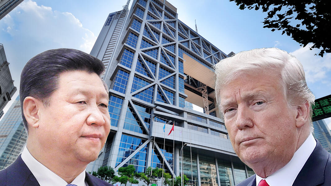 מימין נשיא ארה"ב דונלד טראמפ ונשיא סין שי ג'ינפינג בורסת שנחאי