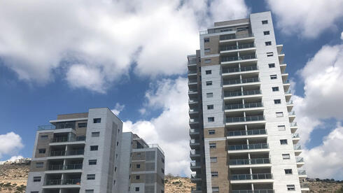 מגדל רוכשת 20% מפעילות המגורים להשכרה של אשטרום לפי שווי של 2.26 מיליארד שקל