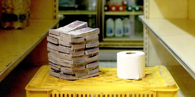 פוטו ונצואלה משבר כלכלי כסף נייר טואלט