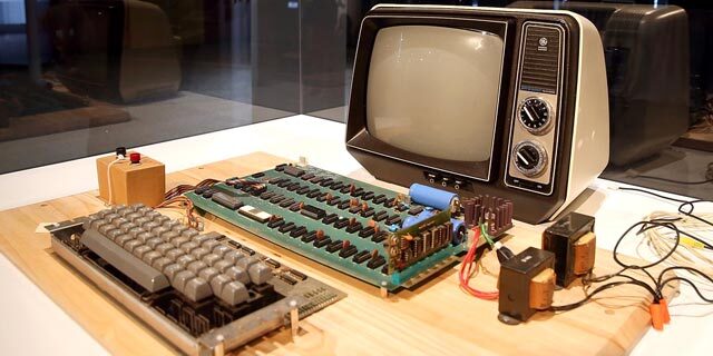 מחשב אפל 1 1976 מכירה פומבית Apple-1