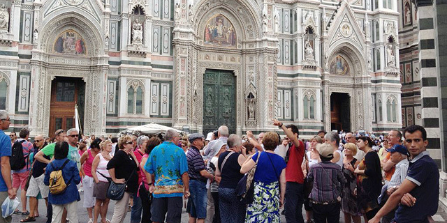 תיירים דואומו פירנצה איטליה