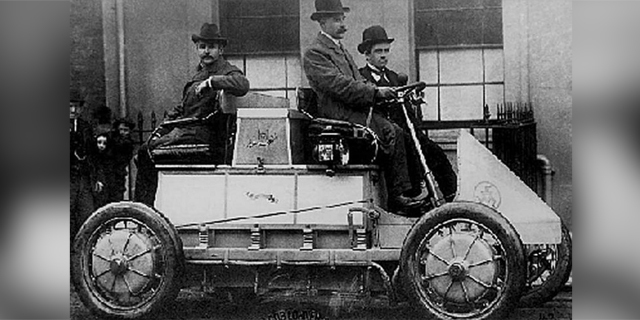 לוהנר פורשה חלוץ הרכבים היברידיים משנת 1900