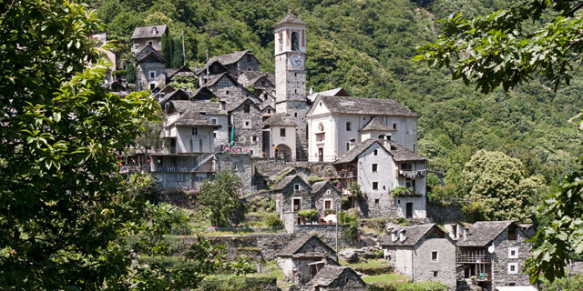 כפר קוריפו Corippo  שווייץ הופך למלון