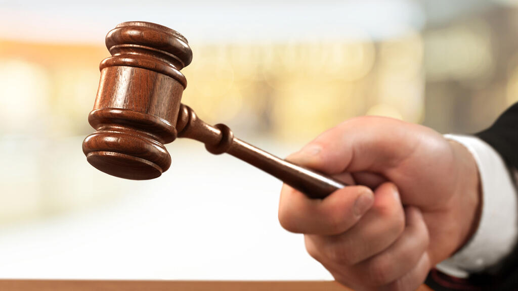 "יש להניח כי הפיחות במעמד השופטים בא לידי ביטוי גם בבקשות פסלות" (צילום: שאטרסטוק) משפט שופט פטיש