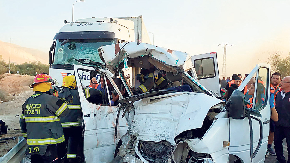 תאונת דרכים בהתנהגות בין משאית לרכב בכביש 90 סמוך לפצאל 