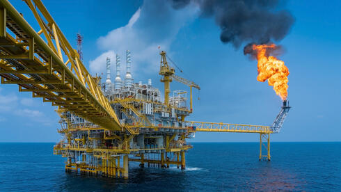 אסדת קידוח נפט, צילום: שאטרסטוק
