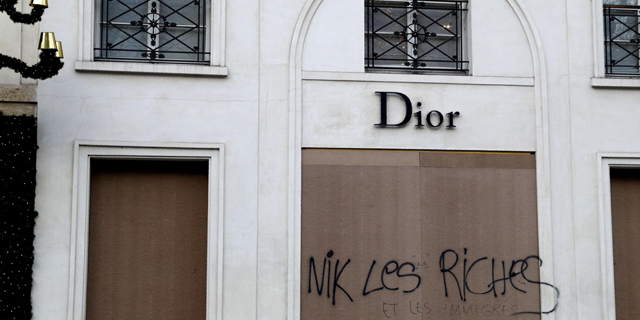 חנות של דיור ב פריז כתובת מחאה אפודים צהובים 