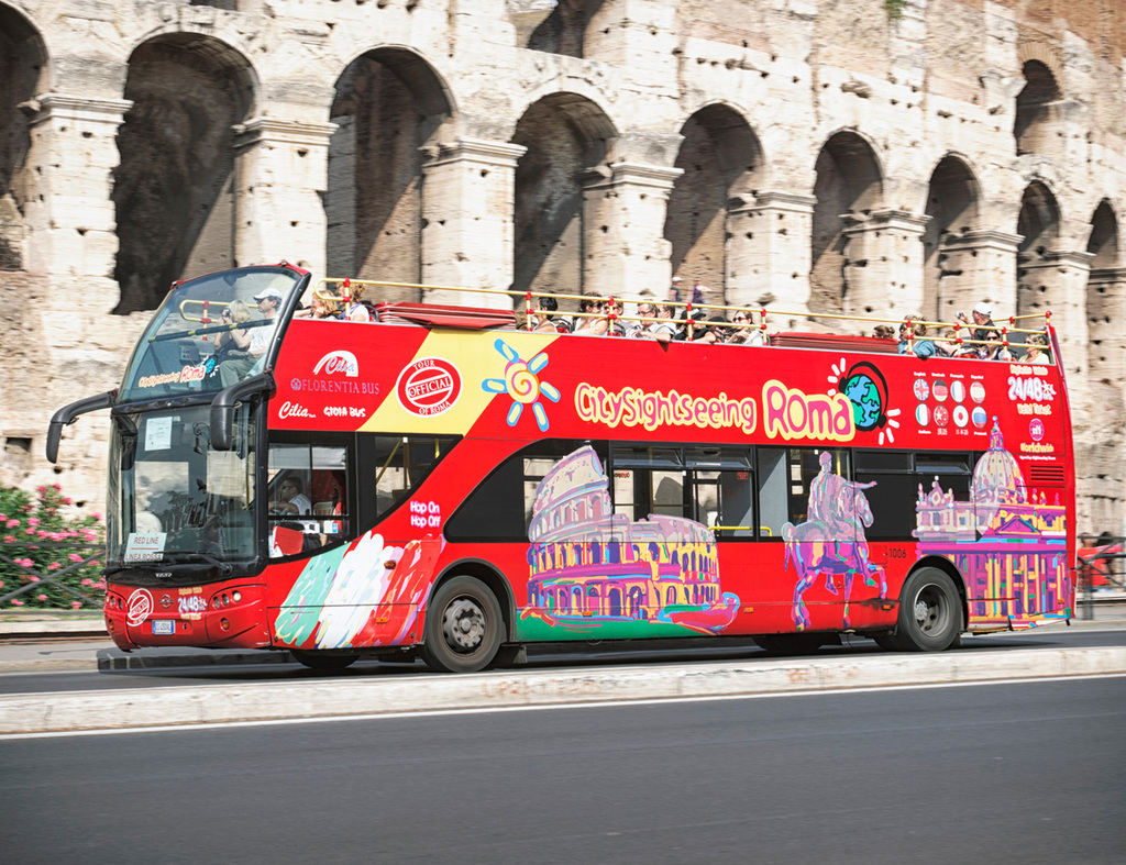 אוטובוסים תיירים אוטובוס רומא קולוסיאום איטליה 1