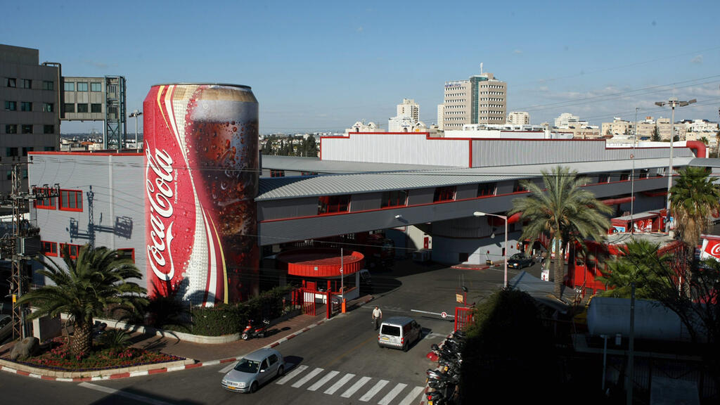 מפעל קוקה קולה ישראל בבני ברק. בעבר כבר נקנסה על ניצול כוח מונופליסטי (צילום: עמית שעל) מפעל קוקה קולה בני ברק גבעת שמואל