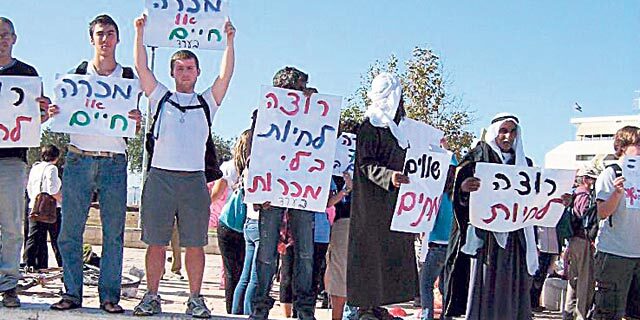 הפגנה תושבי ערד נגד מכרה פוספטים שדה בריר