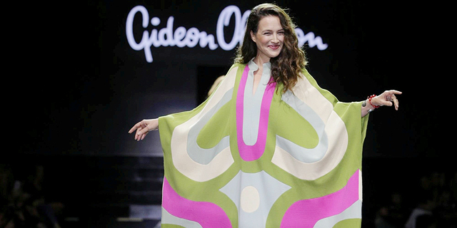שבוע האופנה תל אביב בגד של המעצב גדעון אוברזון פנאי