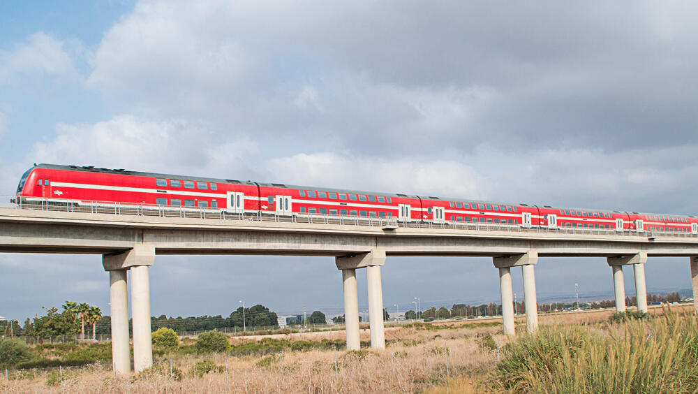 רכבת ישראל נוסעת