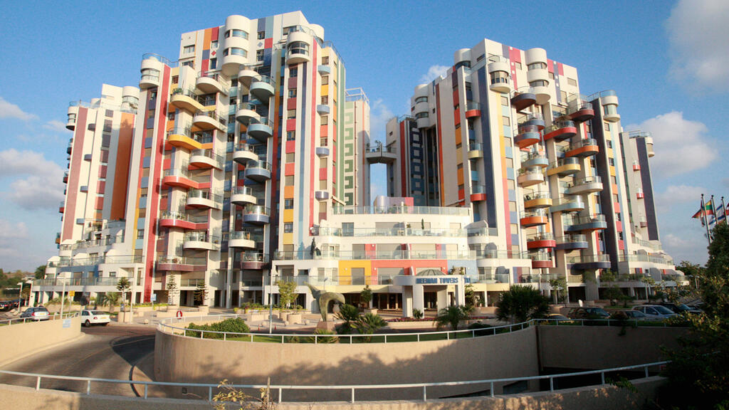 מגדלי נאמן תל אביב חוף תל ברוך